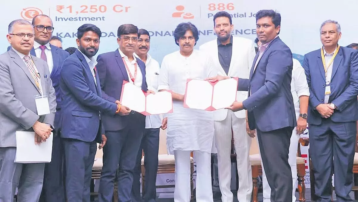 Pawan Kalyan: పవన్ కల్యాణ్: ఏపీకి పెట్టుబడుల వెల్లువ.. 7.1 లక్షల ఉద్యోగాల క Pawan Kalyan: పవన్ కల్యాణ్: ఏపీకి పెట్టుబడుల వెల్లువ.. 7.1 లక్షల ఉద్యోగాల క