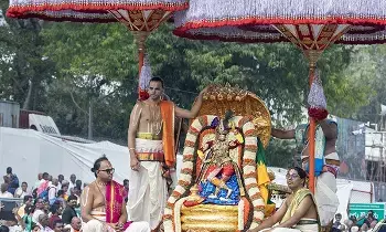 Sri Krishna Alankaram: చిన్నశేష వాహనంపై ద్వారకా శ్రీకృష్ణుడి అలంకారంలో శ్రీ మలయప్పస్వామి దివ్యదర్శనం