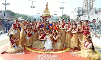 Chinna Sesha Vahana Seva: చిన్నశేష వాహనసేవలో జానపద కళల సందడి