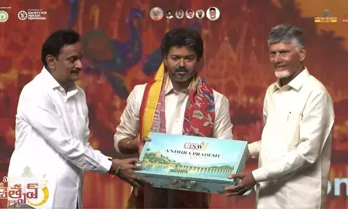 Vijayawada Utsav: విజయవాడ ఉత్సవ్‌లో చంద్రబాబు, విజయ్ ఒకే వేదికపై.. విజయ్ రాకతో నగరం హోరెత్తిందన్న సీఎం