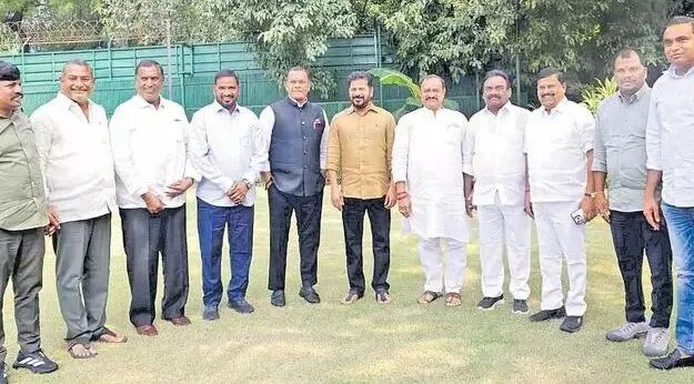Graduate MLC Elections: పట్టభద్రుల ఎమ్మెల్సీ ఎన్నికల్లో విజయమే లక్ష్యం.. సీఎం రేవంత్రెడ్డి దిశానిర్దేశం Graduate MLC Elections: పట్టభద్రుల ఎమ్మెల్సీ ఎన్నికల్లో విజయమే లక్ష్యం.. సీఎం రేవంత్రెడ్డి దిశానిర్దేశం