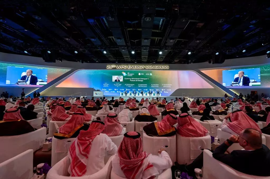 Saudi Arabia: యుద్ధ ప్రభావాల మధ్యా చమురు రంగంలో సౌదీ ఆధిపత్యం Saudi Arabia: యుద్ధ ప్రభావాల మధ్యా చమురు రంగంలో సౌదీ ఆధిపత్యం
