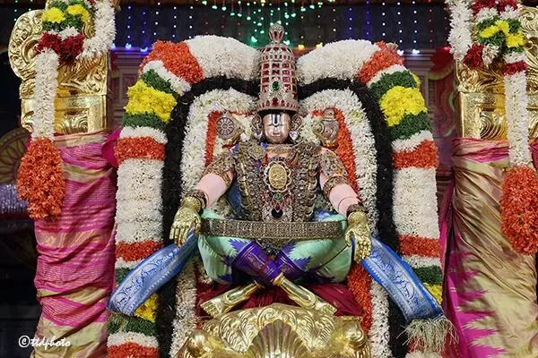 Yoga Narasimha: సింహ వాహనంపై యోగ నరసింహుని అలంకారంలో శ్రీ మలయప్పస్వామి Yoga Narasimha: సింహ వాహనంపై యోగ నరసింహుని అలంకారంలో శ్రీ మలయప్పస్వామి