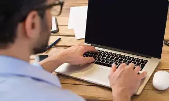 Use Mobile Phones and Laptops Excessively: మొబైల్, ల్యాప్‌టాప్ ఎక్కువగా వాడుతున్నారా? పురుషుల్లో సంతానలేమి ముప్పు.. పరిశోధనల్లో షాకింగ్ విషయాలు..