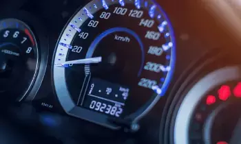 Car Mileage: కారు మైలేజ్ తగ్గిపోయిందా? మెకానిక్ వద్దకు వెళ్లేముందు ఈ 6 విషయాలు చెక్ చేయండి