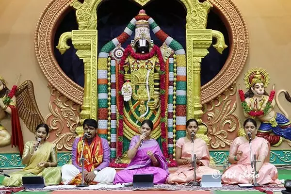 Srivari Navaratri Brahmotsavams: శ్రీవారి నవరాత్రి బ్రహ్మోత్సవాల్లో ఆధ్యాత్మిక వైభవం Srivari Navaratri Brahmotsavams: శ్రీవారి నవరాత్రి బ్రహ్మోత్సవాల్లో ఆధ్యాత్మిక వైభవం
