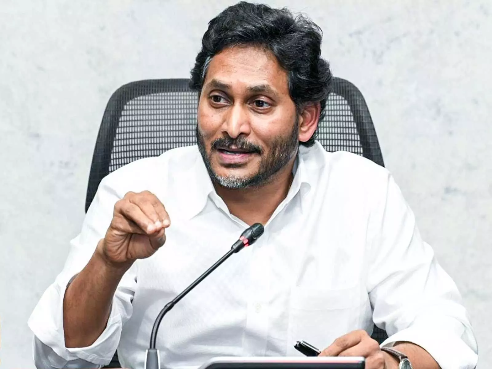 YSRCP: 27 పట్టణ స్థానిక సంస్థలకు వైసీపీ అభ్యర్థుల ప్రకటన.. విశాఖ మేయర్ అభ్యర్థిగా వరుదు కళ్యాణి YSRCP: 27 పట్టణ స్థానిక సంస్థలకు వైసీపీ అభ్యర్థుల ప్రకటన.. విశాఖ మేయర్ అభ్యర్థిగా వరుదు కళ్యాణి