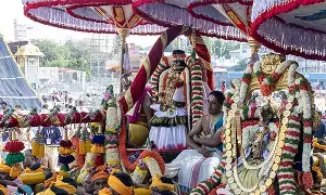 Mohini Avatar at Tirumala: మోహినీ అలంకారంలో జగన్మోహనాకారుడిగా శ్రీ మలయప్పస్వామి Mohini Avatar at Tirumala: మోహినీ అలంకారంలో జగన్మోహనాకారుడిగా శ్రీ మలయప్పస్వామి