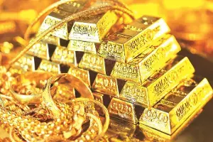 Gold Price: పసిడి ప్రియులకు షాక్.. రాబోయే రోజుల్లో మరింత పెరగనున్న ధరలు Gold Price: పసిడి ప్రియులకు షాక్.. రాబోయే రోజుల్లో మరింత పెరగనున్న ధరలు