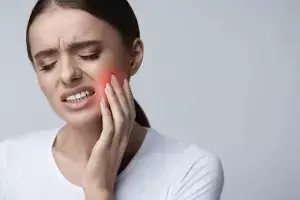 Teeth Hurt When You Drink Cold Water or Hot Tea: చల్లటి నీళ్లు తాగినా, వేడి టీ తాగినా పళ్లు లాగుతున్నాయా? టూత్ సెన్సిటివిటీకి కారణాలు, పరిష్కారాలివే.. Teeth Hurt When You Drink Cold Water or Hot Tea: చల్లటి నీళ్లు తాగినా, వేడి టీ తాగినా పళ్లు లాగుతున్నాయా? టూత్ సెన్సిటివిటీకి కారణాలు, పరిష్కారాలివే..