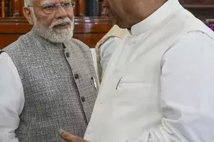 Delimitation Bill: డీలిమిటేషన్ బిల్లును బలవంతంగా ఆమోదించొద్దు.. మోదీకి ఖర్గే లేఖ, అఖిలపక్ష భేటీకి డిమాండ్ Delimitation Bill: డీలిమిటేషన్ బిల్లును బలవంతంగా ఆమోదించొద్దు.. మోదీకి ఖర్గే లేఖ, అఖిలపక్ష భేటీకి డిమాండ్