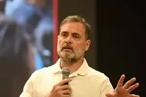 Rahul Gandhi: రుబియో ముంబై భేటీపై రాహుల్ గాంధీ ప్రశ్నలు.. విదేశాంగ శాఖ అధికారులకే స్పష్టత లేదంటూ కేంద్రంపై విమర్శలు Rahul Gandhi: రుబియో ముంబై భేటీపై రాహుల్ గాంధీ ప్రశ్నలు.. విదేశాంగ శాఖ అధికారులకే స్పష్టత లేదంటూ కేంద్రంపై విమర్శలు