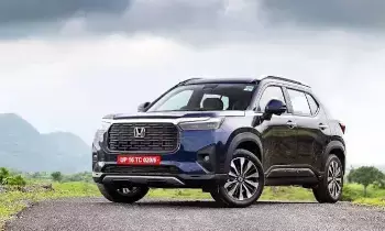 Car Discounts: పండుగ సీజన్‌లో కొత్త కారు కొనాలనుకుంటున్నారా? టాటా, హ్యుందాయ్ కార్లపై ఊహించని ఆఫర్లు