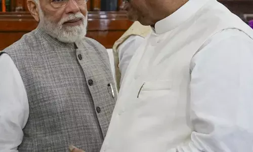 Delimitation Bill: డీలిమిటేషన్ బిల్లును బలవంతంగా ఆమోదించొద్దు.. మోదీకి ఖర్గే లేఖ, అఖిలపక్ష భేటీకి డిమాండ్ Delimitation Bill: డీలిమిటేషన్ బిల్లును బలవంతంగా ఆమోదించొద్దు.. మోదీకి ఖర్గే లేఖ, అఖిలపక్ష భేటీకి డిమాండ్