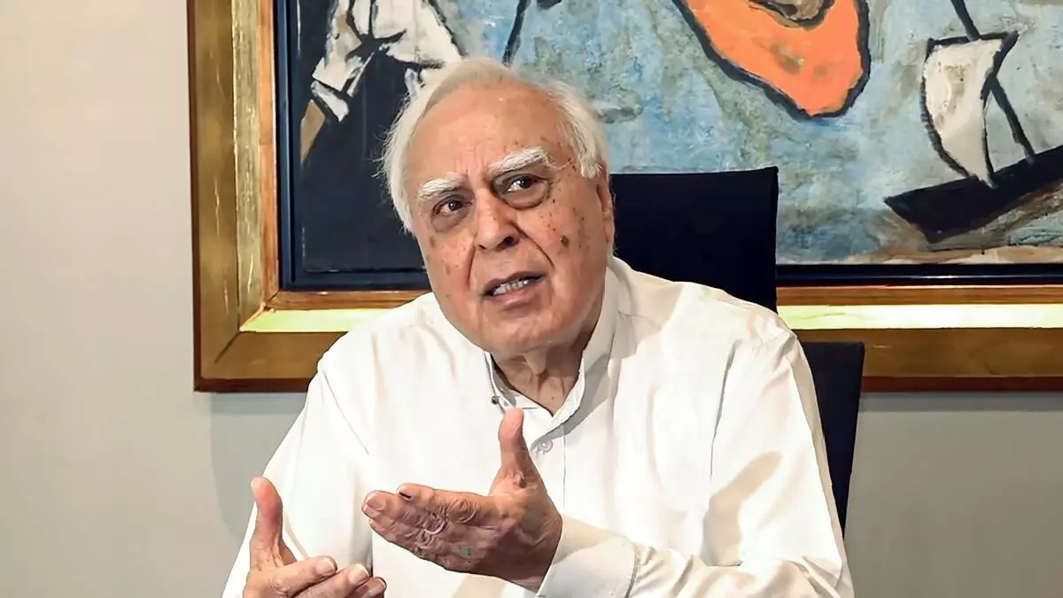 Kapil Sibal: “ప్రజలు కోరుతున్నది పాలన మార్పు” — రాజ్నాథ్ సింగ్పై కపిల్ సిబల్ సంచలన వ్యాఖ్యలు Kapil Sibal: “ప్రజలు కోరుతున్నది పాలన మార్పు” — రాజ్నాథ్ సింగ్పై కపిల్ సిబల్ సంచలన వ్యాఖ్యలు