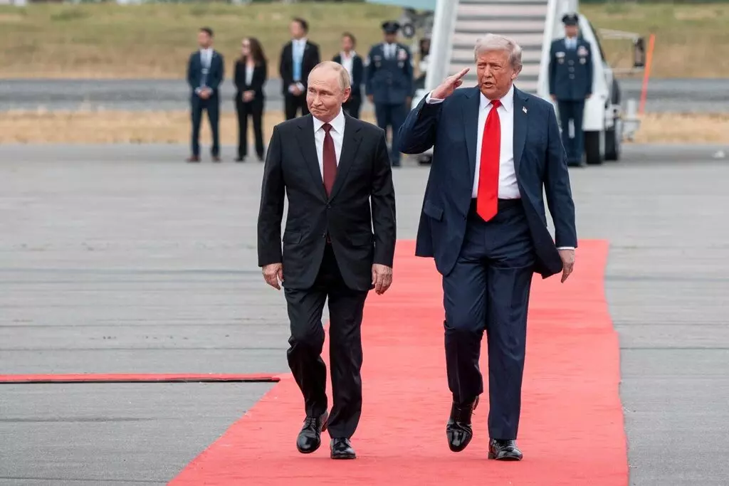 Trump: ట్రంప్ రష్యాపై కొత్త ఆంక్షలను నిలిపివేస్తూ ఉత్తర్వు జారీ Trump: ట్రంప్ రష్యాపై కొత్త ఆంక్షలను నిలిపివేస్తూ ఉత్తర్వు జారీ