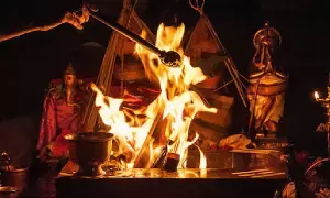 Chandi Homam During Navaratri: నవరాత్రుల్లో చండీ హోమం ఎందుకు చేయాలి?.. సకల కష్టాలు, ఆటంకాలు తొలగించే దివ్య యాగం.. Chandi Homam During Navaratri: నవరాత్రుల్లో చండీ హోమం ఎందుకు చేయాలి?.. సకల కష్టాలు, ఆటంకాలు తొలగించే దివ్య యాగం..