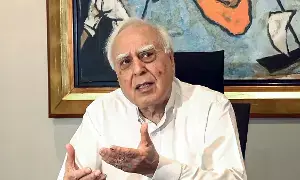Kapil Sibal: “ప్రజలు కోరుతున్నది పాలన మార్పు” — రాజ్నాథ్ సింగ్పై కపిల్ సిబల్ సంచలన వ్యాఖ్యలు Kapil Sibal: “ప్రజలు కోరుతున్నది పాలన మార్పు” — రాజ్నాథ్ సింగ్పై కపిల్ సిబల్ సంచలన వ్యాఖ్యలు