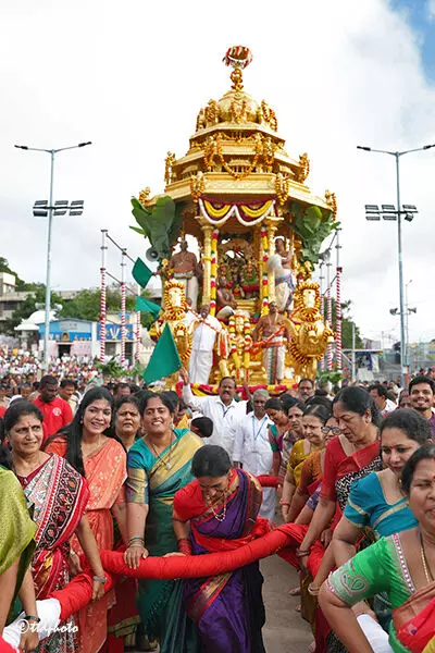 Lord Venkateswara: స్వర్ణరథంపై దేవదేవుడు శ్రీ వేంకటాద్రీశుడు Lord Venkateswara: స్వర్ణరథంపై దేవదేవుడు శ్రీ వేంకటాద్రీశుడు