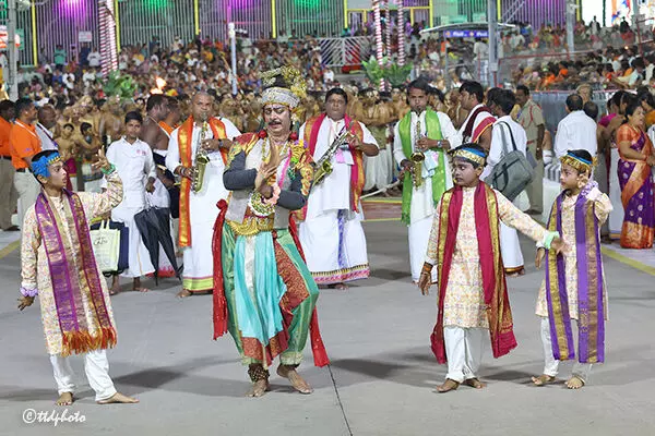 Chandraprabha Vahana Seva: చంద్రప్రభ వాహనసేవలో 453 మంది కళాకారుల భక్తి ప్రదర్శనలు Chandraprabha Vahana Seva: చంద్రప్రభ వాహనసేవలో 453 మంది కళాకారుల భక్తి ప్రదర్శనలు