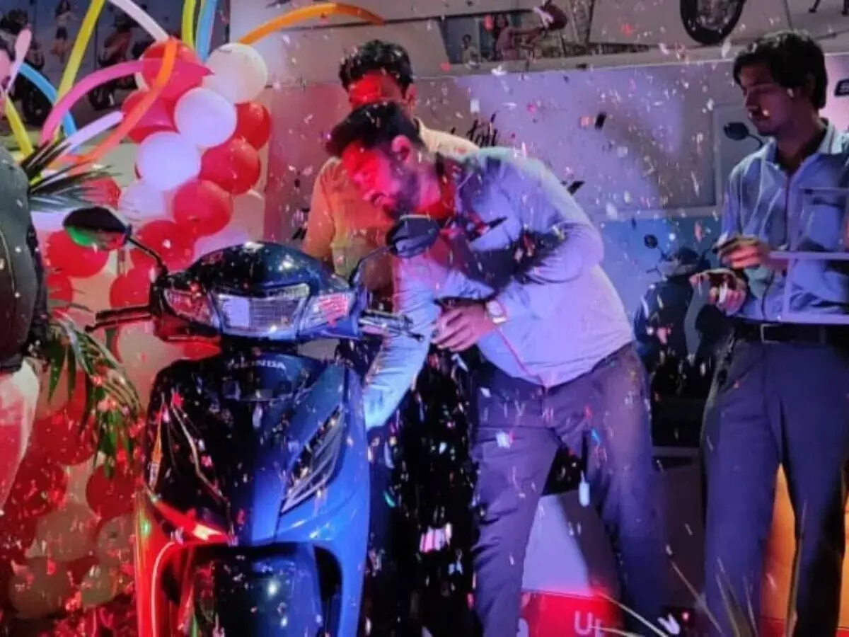 Scooter Sales: భారతీయ మార్కెట్లో స్కూటర్ల హవా.. మార్కెట్ షేర్లో యాక్టివా సరికొత్త రికార్డు Scooter Sales: భారతీయ మార్కెట్లో స్కూటర్ల హవా.. మార్కెట్ షేర్లో యాక్టివా సరికొత్త రికార్డు