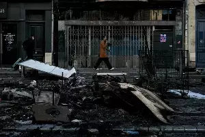 France Riots: ఫ్రాన్స్ అల్లర్లు.. శాంతిభద్రతల నినాదంతో ఫార్ రైట్ వింగ్ పట్టు బిగించే యత్నం France Riots: ఫ్రాన్స్ అల్లర్లు.. శాంతిభద్రతల నినాదంతో ఫార్ రైట్ వింగ్ పట్టు బిగించే యత్నం