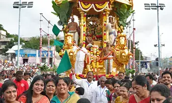 Lord Venkateswara: స్వర్ణరథంపై దేవదేవుడు శ్రీ వేంకటాద్రీశుడు Lord Venkateswara: స్వర్ణరథంపై దేవదేవుడు శ్రీ వేంకటాద్రీశుడు