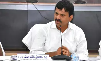 Revenue Minister Ponguleti: భూ వివాదాలకు శాశ్వత పరిష్కారమే లక్ష్యం: రెవెన్యూ మంత్రి పొంగులేటి Revenue Minister Ponguleti: భూ వివాదాలకు శాశ్వత పరిష్కారమే లక్ష్యం: రెవెన్యూ మంత్రి పొంగులేటి