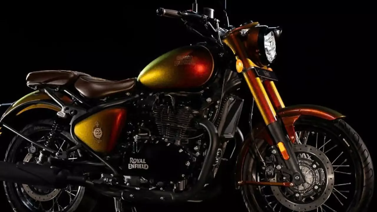 Royal Enfield: రంగులు మారే రాయల్ ఎన్ఫీల్డ్ బైక్.. భారత్లో కేవలం 125 మందికే ఛాన్స్ Royal Enfield: రంగులు మారే రాయల్ ఎన్ఫీల్డ్ బైక్.. భారత్లో కేవలం 125 మందికే ఛాన్స్