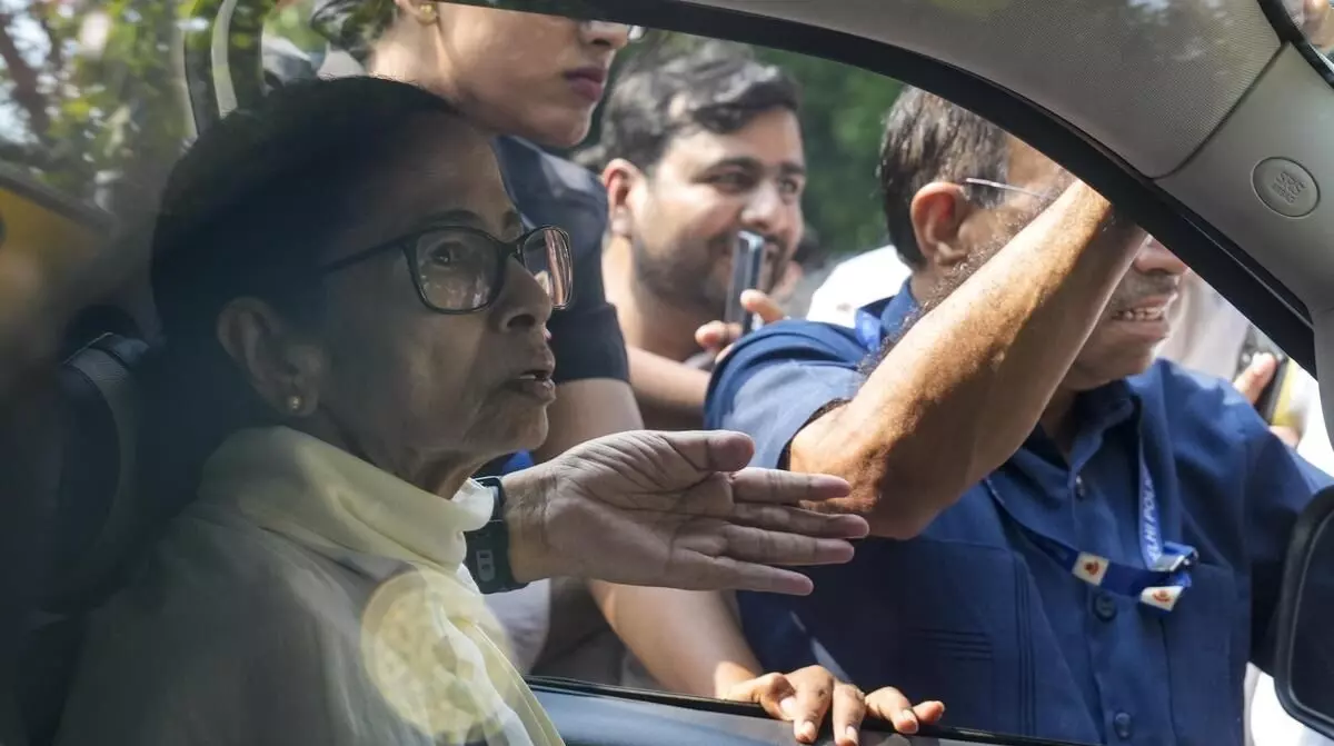 Mamata Banerjee: సీజేపీ నేతల కస్టడీ పొడిగింపు రాష్ట్ర ప్రాయోజిత ఉగ్రవాదమే: మమతా బెనర్జీ Mamata Banerjee: సీజేపీ నేతల కస్టడీ పొడిగింపు రాష్ట్ర ప్రాయోజిత ఉగ్రవాదమే: మమతా బెనర్జీ