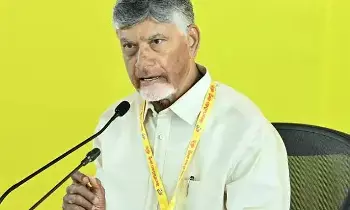 CM Chandrababu: స్థానిక ఎన్నికల్లో రెబల్స్‌పై కఠిన చర్యలు: సీఎం చంద్రబాబు హెచ్చరిక