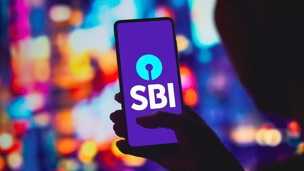 SBI Data Leak: ఎస్ఐబీ ఖాతాదారులకు బిగ్ షాక్.. మొబైల్ నంబర్లు అలాగే అడ్రస్లు డార్క్ వెబ్లో లీక్ SBI Data Leak: ఎస్ఐబీ ఖాతాదారులకు బిగ్ షాక్.. మొబైల్ నంబర్లు అలాగే అడ్రస్లు డార్క్ వెబ్లో లీక్