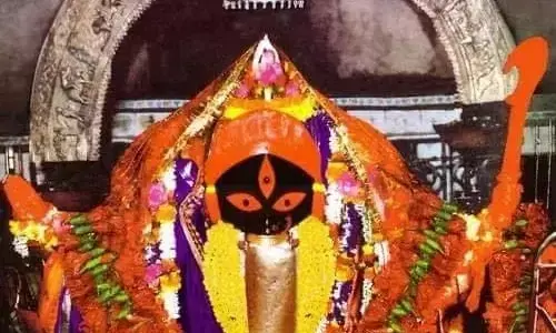 Kolkata’s Kalighat Kali Temple: బంగారు నాలుక.. కళ్లకు గంతలు కట్టి పూజ.. కోల్‌కతా కాళీఘాట్ ఆలయ రహస్యాలు ఇవే