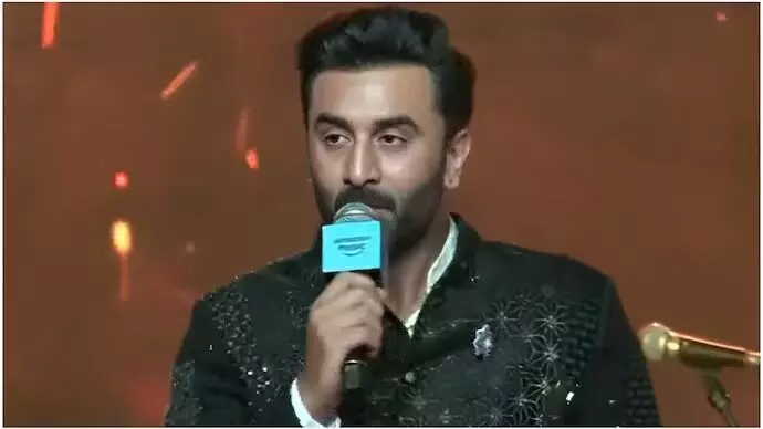 Ranbir Kapoor: దసరా వేడుకల్లో వ్యాఖ్యలపై వివాదం.. క్షమాపణలు చెప్పిన రణ్బీర్ కపూర్ Ranbir Kapoor: దసరా వేడుకల్లో వ్యాఖ్యలపై వివాదం.. క్షమాపణలు చెప్పిన రణ్బీర్ కపూర్