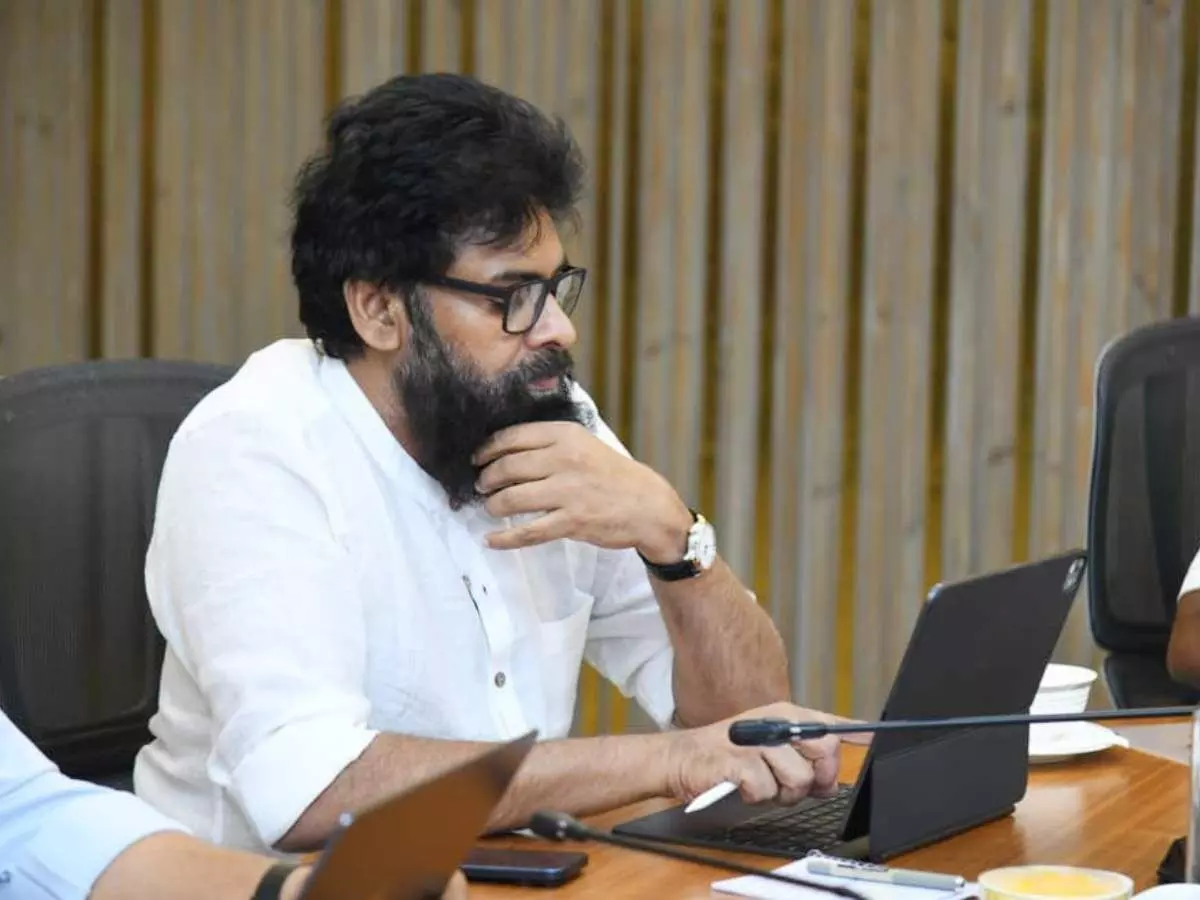 Pawan Kalyan: పవన్ కల్యాణ్ రాజీనామా వార్తలపై క్లారిటీ.. ఫేక్ ఛానల్పై చర్యలకు సిద్ధం Pawan Kalyan: పవన్ కల్యాణ్ రాజీనామా వార్తలపై క్లారిటీ.. ఫేక్ ఛానల్పై చర్యలకు సిద్ధం