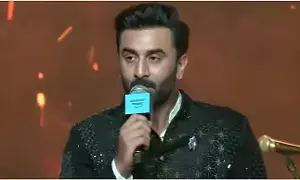Ranbir Kapoor: దసరా వేడుకల్లో వ్యాఖ్యలపై వివాదం.. క్షమాపణలు చెప్పిన రణ్‌బీర్‌ కపూర్