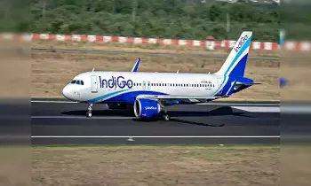 Airfare Hike: విమాన ప్రయాణికులకు భారీ షాక్.. పండుగ వేళ 68 శాతానికి పెరిగిన ఫ్లైట్ టికెట్ ధరలు