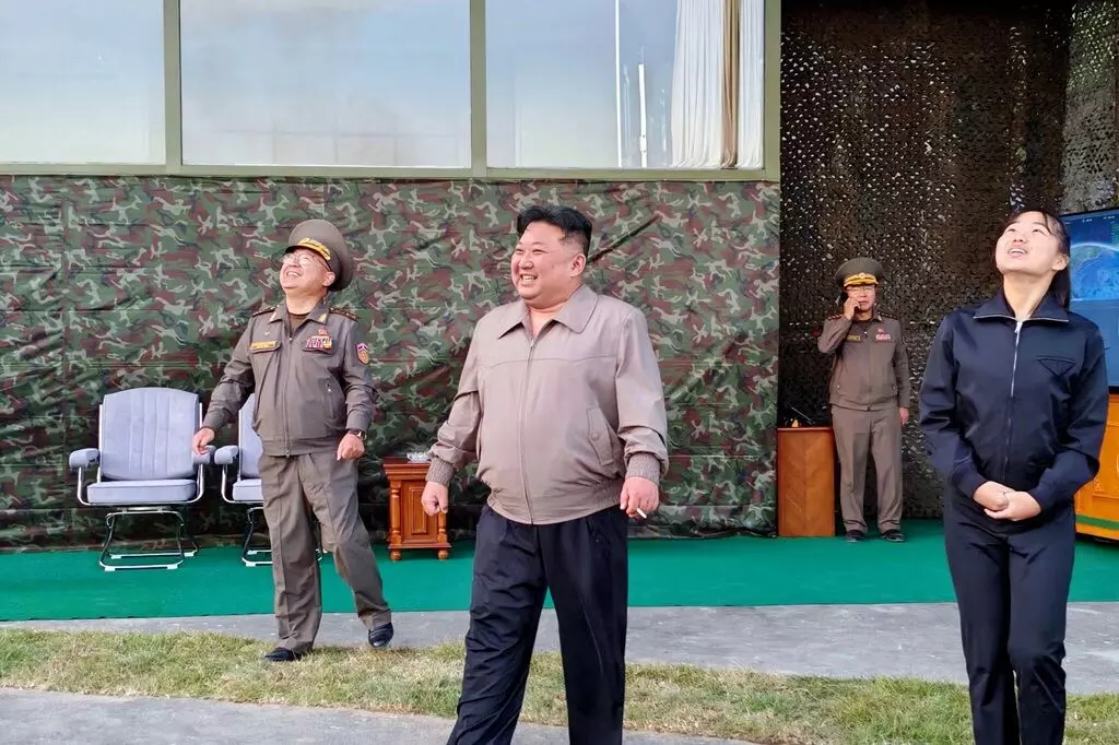 North Korea: రష్యా అండతో ఉత్తర కొరియా ఆయుధ బలోపేతం.. కొరియా ద్వీపకల్పంలో ముదురుతున్న ఆయుధ పోటీ North Korea: రష్యా అండతో ఉత్తర కొరియా ఆయుధ బలోపేతం.. కొరియా ద్వీపకల్పంలో ముదురుతున్న ఆయుధ పోటీ