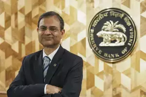 RBI Governor: టాటా సన్స్కు ఆర్బీఐ షాక్.. షేర్ మార్కెట్లో లిస్టింగ్ కావడం తప్పనిసరి అన్న గవర్నర్ RBI Governor: టాటా సన్స్కు ఆర్బీఐ షాక్.. షేర్ మార్కెట్లో లిస్టింగ్ కావడం తప్పనిసరి అన్న గవర్నర్