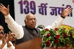 Mallikarjun Kharge: ఖర్గే వ్యాఖ్యలపై బీజేపీ దేశవ్యాప్త నిరసన Mallikarjun Kharge: ఖర్గే వ్యాఖ్యలపై బీజేపీ దేశవ్యాప్త నిరసన