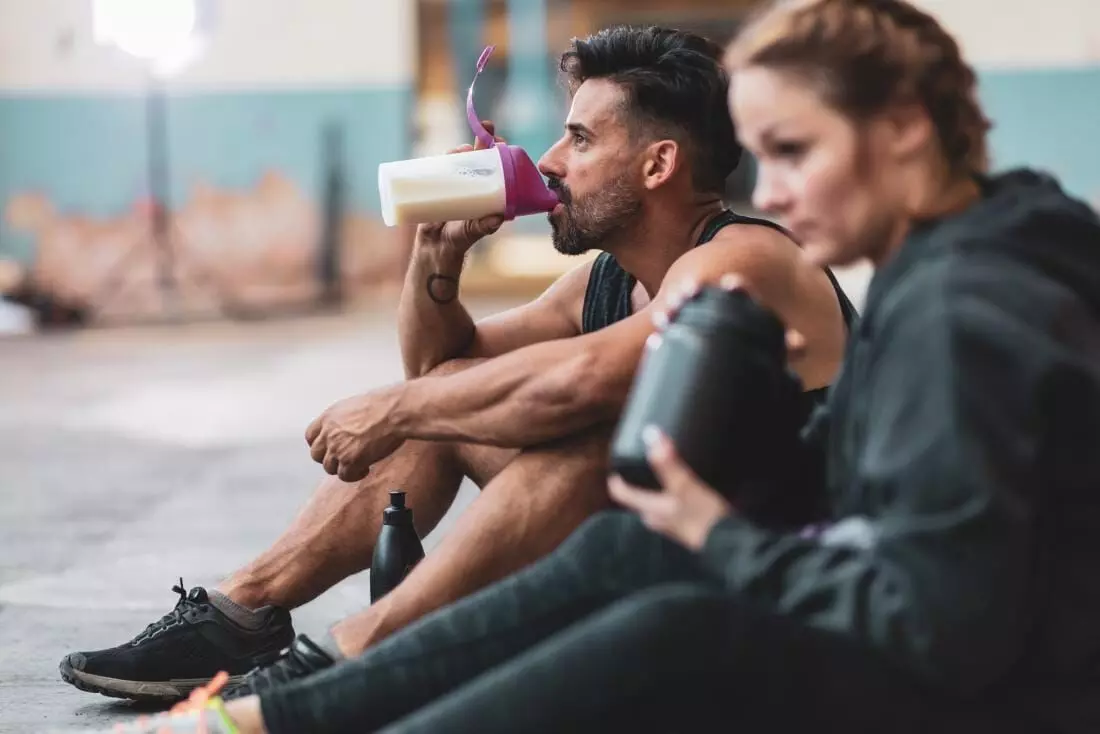 Drinking Protein Shakes After a Workout: వర్కౌట్ తర్వాత ప్రోటీన్ షేక్ తాగుతున్నారా? నీళ్లు సరిగ్గా తాగకపోతే ఏమవుతుందంటే..? Drinking Protein Shakes After a Workout: వర్కౌట్ తర్వాత ప్రోటీన్ షేక్ తాగుతున్నారా? నీళ్లు సరిగ్గా తాగకపోతే ఏమవుతుందంటే..?