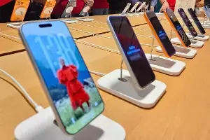Smartphone: చైనీస్ బ్రాండ్లకు షాక్.. భారత్లో పుంజుకుంటున్న స్వదేశీ స్మార్ట్ఫోన్ బ్రాండ్లు Smartphone: చైనీస్ బ్రాండ్లకు షాక్.. భారత్లో పుంజుకుంటున్న స్వదేశీ స్మార్ట్ఫోన్ బ్రాండ్లు