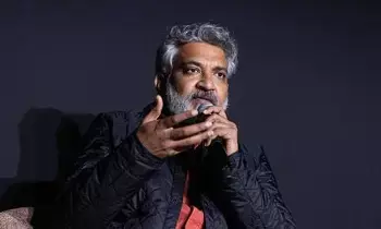 Rajamouli: కేవలం టైమ్ ట్రావెల్ మాత్రమే కాదు.. వారణాసి అసలు కథ అదే.. రాజమౌళి రివీల్..