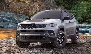 Jeep Compass: జీప్ కంపాస్ లవర్స్‌కు గుడ్‌న్యూస్.. అత్యంత చవకైన ఆటోమేటిక్ వేరియంట్ లాంచ్