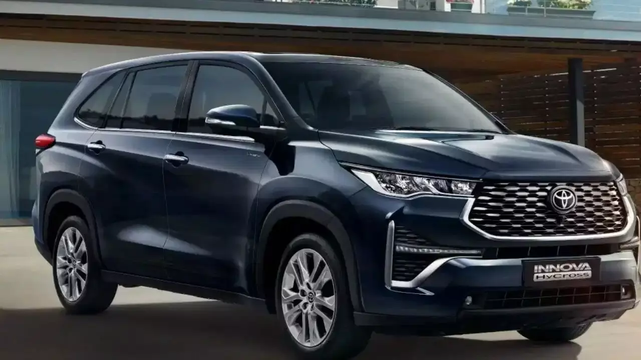 Innova Hycross: పెద్ద ఫ్యామిలీలకు పర్ఫెక్ట్.. కొత్త రూపంలో వస్తున్న టయోటా ఇన్నోవా హైక్రోస్ Innova Hycross: పెద్ద ఫ్యామిలీలకు పర్ఫెక్ట్.. కొత్త రూపంలో వస్తున్న టయోటా ఇన్నోవా హైక్రోస్