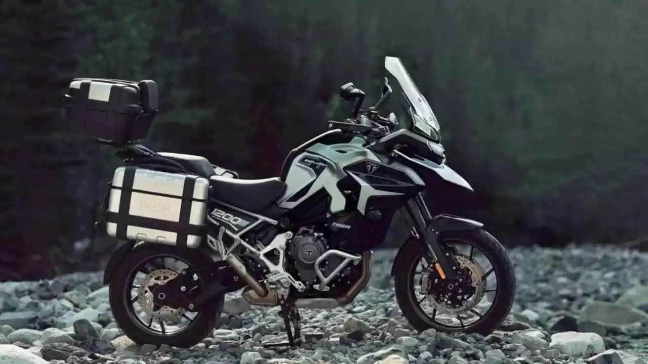 Triumph Tiger 1200: ట్రాఫిక్లోనూ జర్క్ ఉండదు.. కొత్త రైడర్లకి సైతం పూనకాలు తెప్పించే కొత్త బైక్ Triumph Tiger 1200: ట్రాఫిక్లోనూ జర్క్ ఉండదు.. కొత్త రైడర్లకి సైతం పూనకాలు తెప్పించే కొత్త బైక్