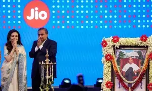 Jio IPO: ప్రపంచాన్ని షేక్ చేసిన జియో.. మెటా, స్పేస్ఎక్స్ సరసన నిలిచిన ముంబై టెక్ దిగ్గజం Jio IPO: ప్రపంచాన్ని షేక్ చేసిన జియో.. మెటా, స్పేస్ఎక్స్ సరసన నిలిచిన ముంబై టెక్ దిగ్గజం
