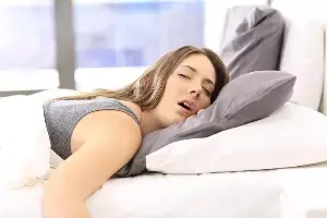 Drooling While Sleeping: నిద్రలో లాలాజలం కారుతోందా? తేలిగ్గా తీసిపారేయకండి.. కారణాలు, జాగ్రత్తలు ఇవే.. Drooling While Sleeping: నిద్రలో లాలాజలం కారుతోందా? తేలిగ్గా తీసిపారేయకండి.. కారణాలు, జాగ్రత్తలు ఇవే..