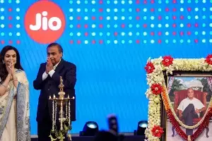 Jio IPO: ప్రపంచాన్ని షేక్ చేసిన జియో.. మెటా, స్పేస్ఎక్స్ సరసన నిలిచిన ముంబై టెక్ దిగ్గజం Jio IPO: ప్రపంచాన్ని షేక్ చేసిన జియో.. మెటా, స్పేస్ఎక్స్ సరసన నిలిచిన ముంబై టెక్ దిగ్గజం