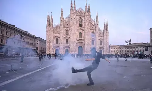 Italy: ఇటలీలో విద్యార్థులు, ట్రక్కు డ్రైవర్ల నిరసనలు – మెలోని ప్రభుత్వంపై ఒత్తిడి Italy: ఇటలీలో విద్యార్థులు, ట్రక్కు డ్రైవర్ల నిరసనలు – మెలోని ప్రభుత్వంపై ఒత్తిడి